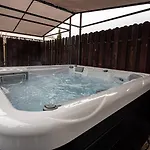 Jacuzzi Oasis * براشوف